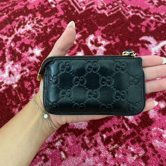 Gucci Signature key case. - Picture 3 of 5
